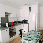 2 Pieces Climatise Avec Balcon Dans Le Vieil Antibes, Residence Avec Ascenseur